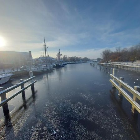 Hochwertige Ferienwohnung Direkt Am Wasser Mit Balkon Greifswald Exteriör bild