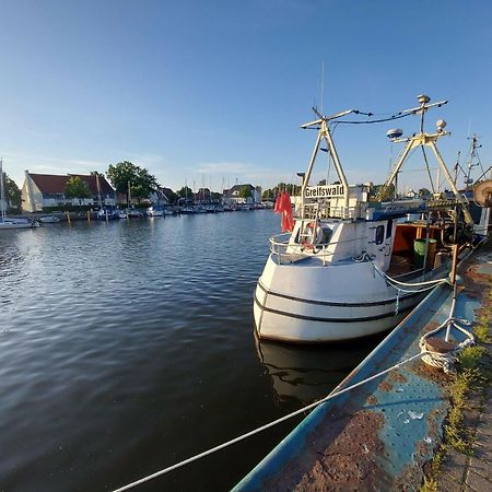 Hochwertige Ferienwohnung Direkt Am Wasser Mit Balkon Greifswald Exteriör bild