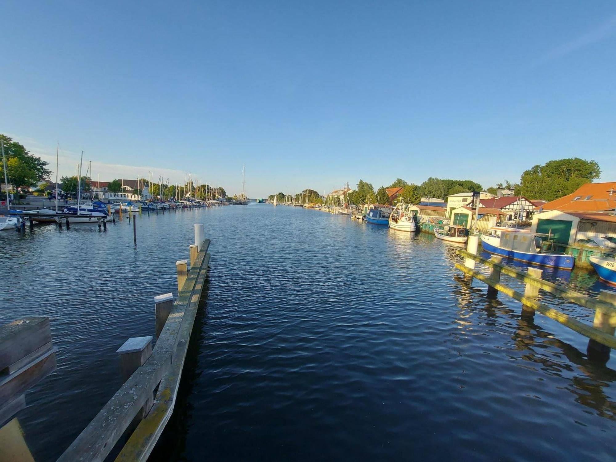 Hochwertige Ferienwohnung Direkt Am Wasser Mit Balkon Greifswald Exteriör bild